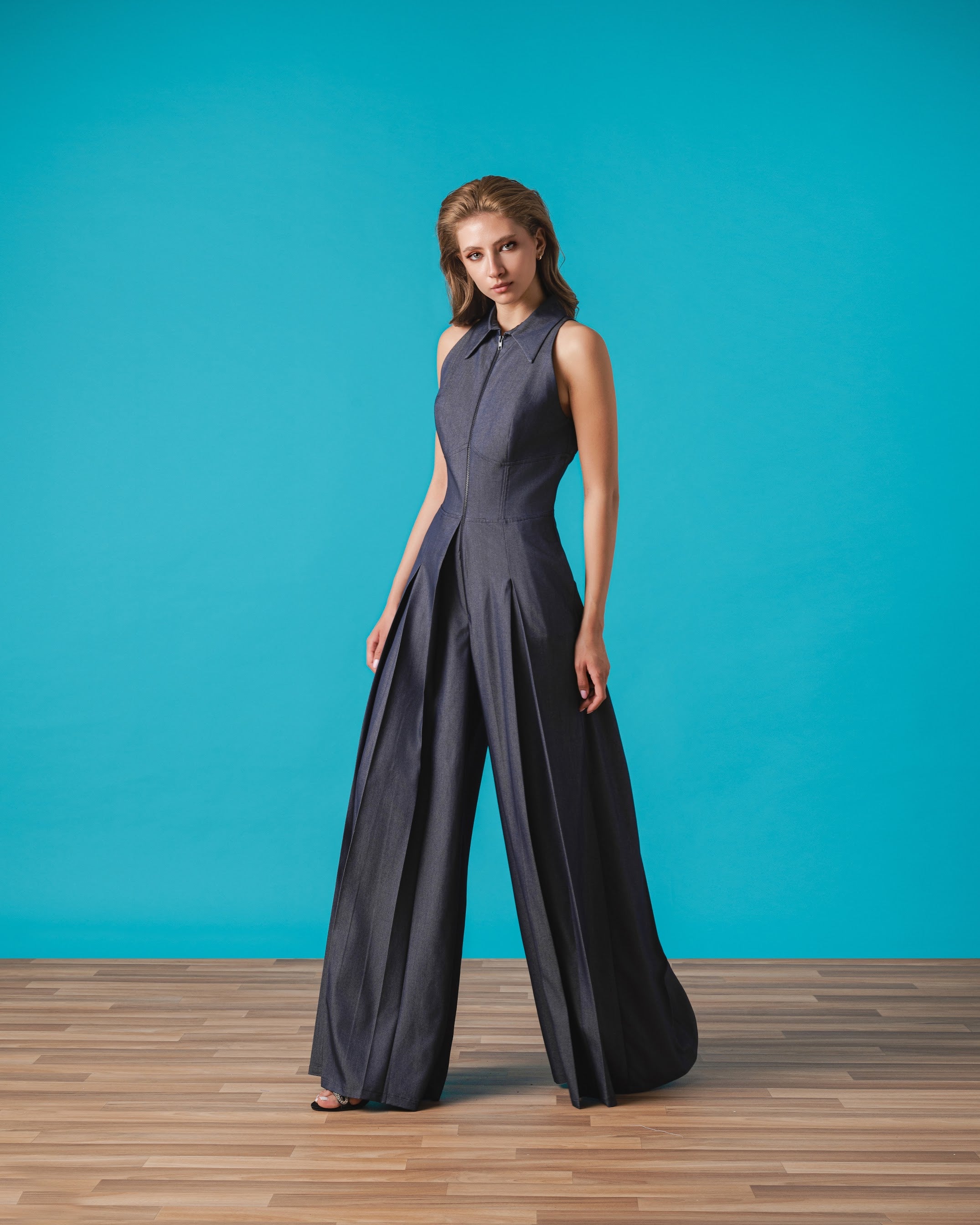 Sleeveless Zipped Jumpsuit